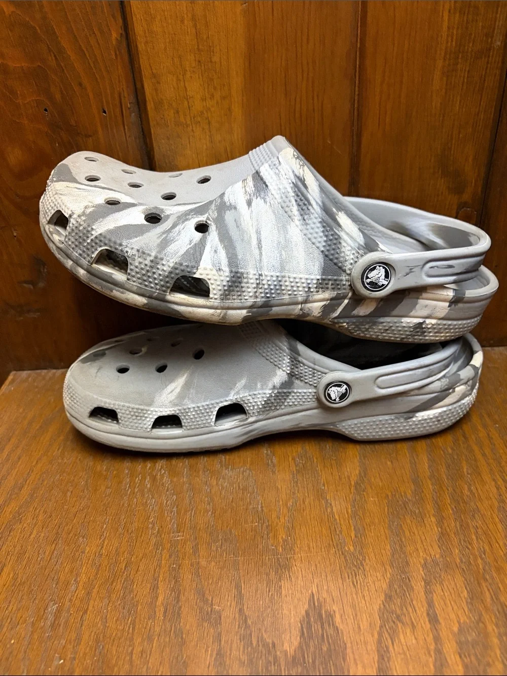 CROCS Classic Clog in Grey Marble Pattern